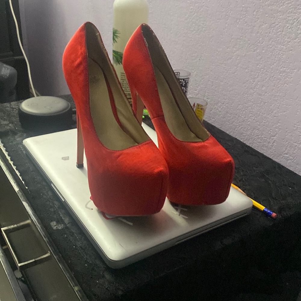 Size 6 Victoria Colasanto satin red heels